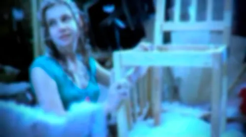 bestcelebgirls.com: josefine preuß naked in stühle im schnee