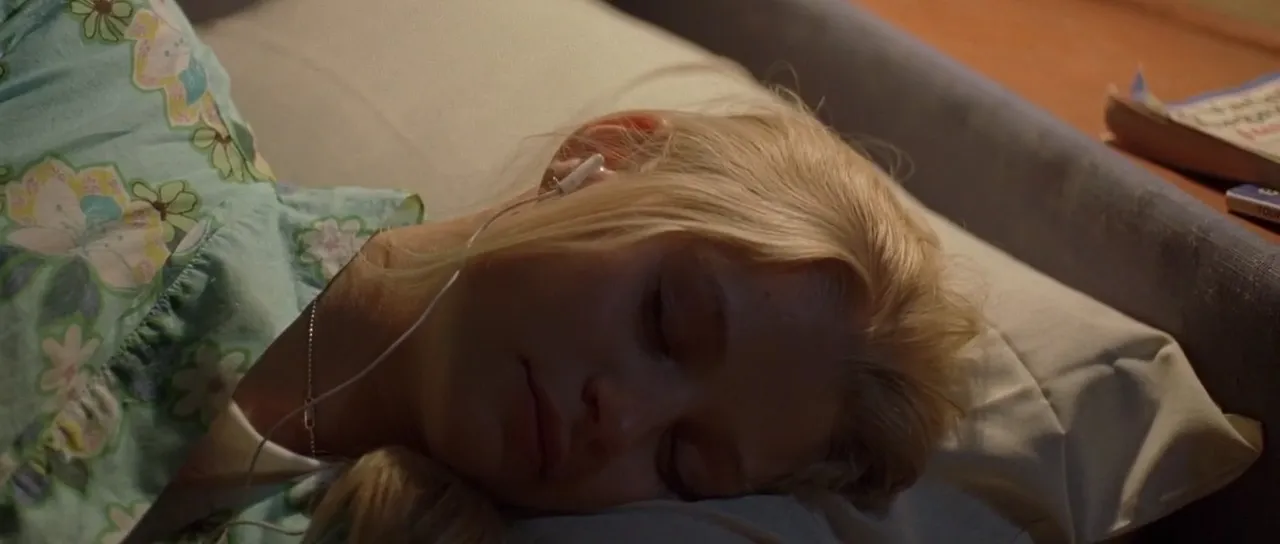 bestcelebgirls.com: vinessa shaw & emilie de ravin sex in the hills have eyes movie