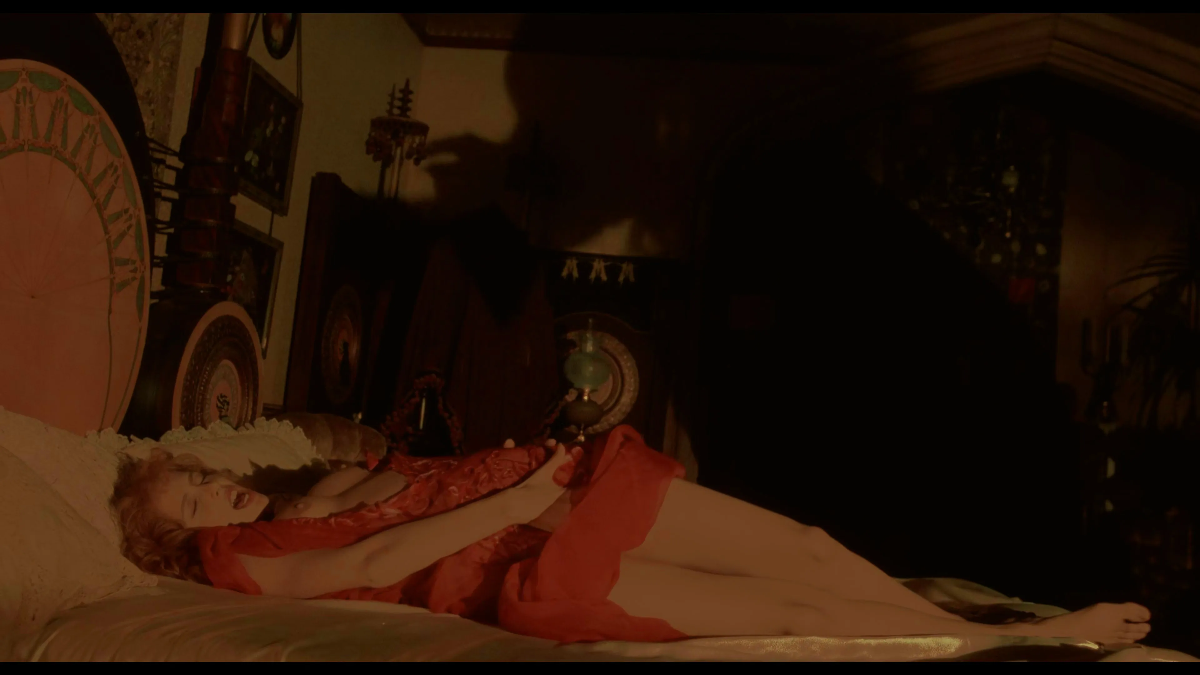 bestcelebgirls.com: sadie frost sex in bram stoker's dracula movie