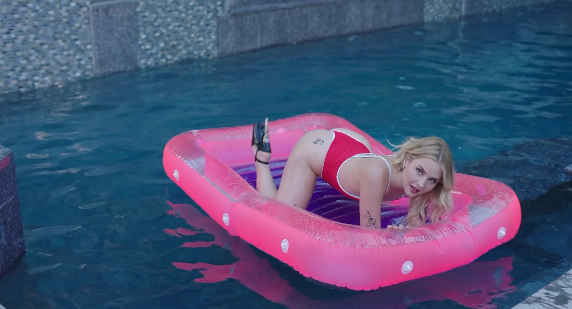 bestcelebgirls.com: evelyn claire & zelda morrison & sofia kappel sex in pleasure movie