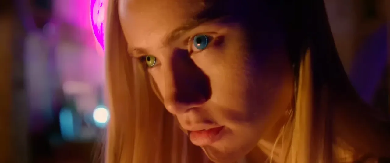 bestcelebgirls.com: suki waterhouse sex in future world movie