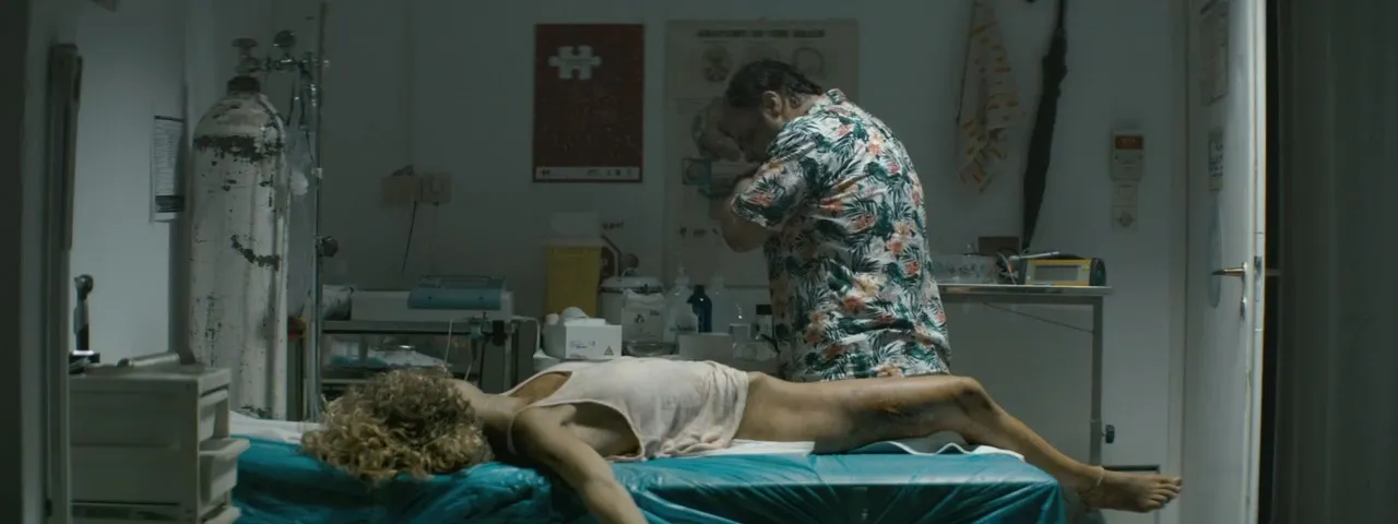 bestcelebgirls.com: elli tringou sex in suntan movie